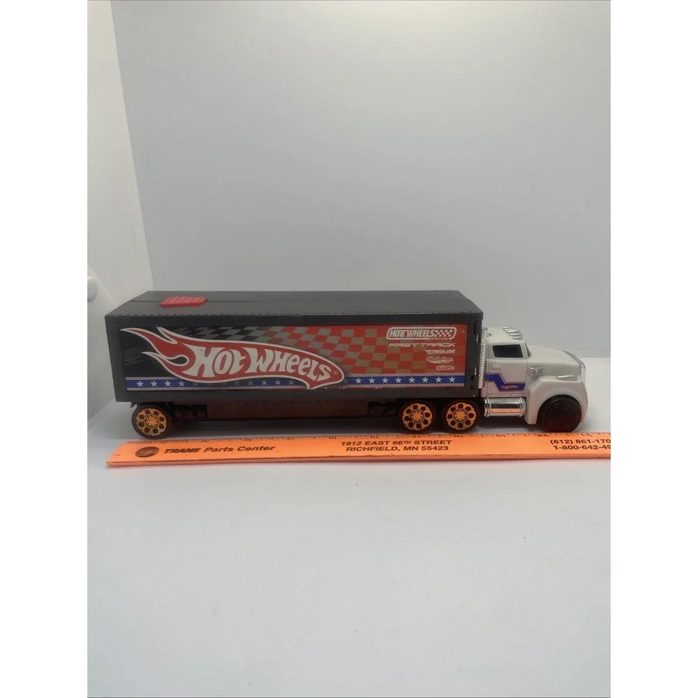 Hot Wheels Fast Track Car Hauler And Launcher 2008